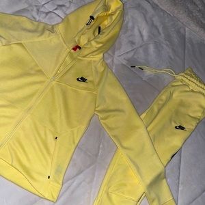 Women’s Nike Sportswear Tech Fleece SET (S)